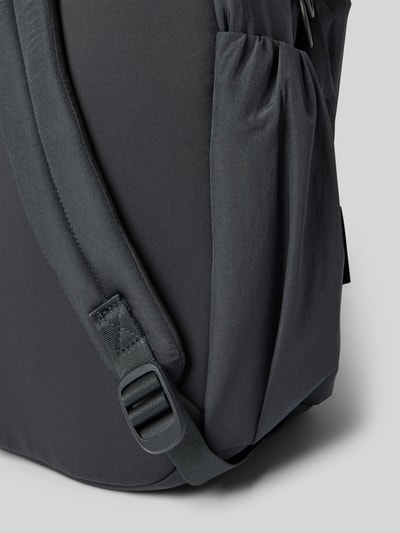 Produktfoto, Rucksack mit Laptopfach innen von adidas Sportswear in Optik: Unifarben mit Seitentaschen für Trinkflasche, robuste Textur
