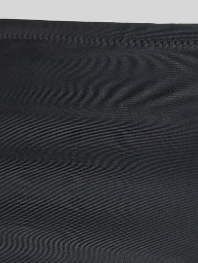 Produktfoto, Bikini-Oberteil mit verstellbaren Spaghettiträgern Modell 'BAOMI' von Bikini-Oberteil, Optik: Unifarben, Materialverarbeitung: Stretch, gefüttert, herausnehmbar, ohne Bügel, Henley-Ausschnitt, Detailaufnahme der Stoffstruktur