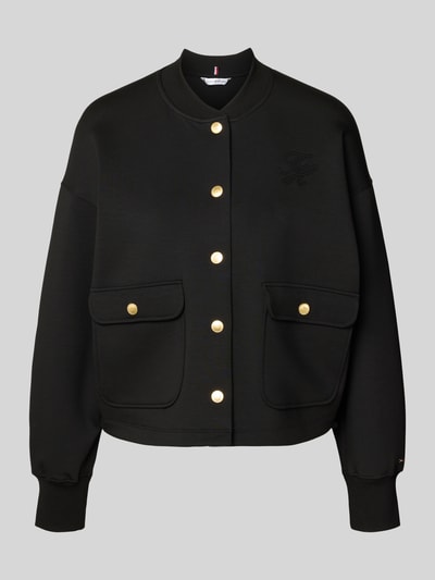 Produktfoto, Regular Fit Bomberjacke aus Baumwoll-Mix Modell 'GOLD BUTTON BOMBER' von Tommy Hilfiger in Unifarben mit goldenen Druckknöpfen, College-Kragen, Logo-Stitching, geripptem Ärmelabschluss, Tunnelzug am Rumpf, Pattentaschen und glatter Struktur.