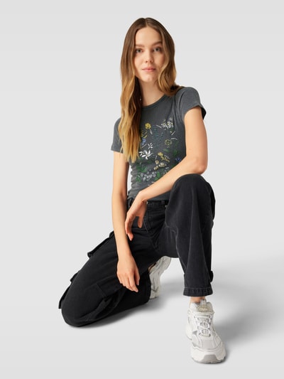 BDG Urban Outfitters T-Shirt mit Washed Out Look Modell 'Flower Baby' Black 3