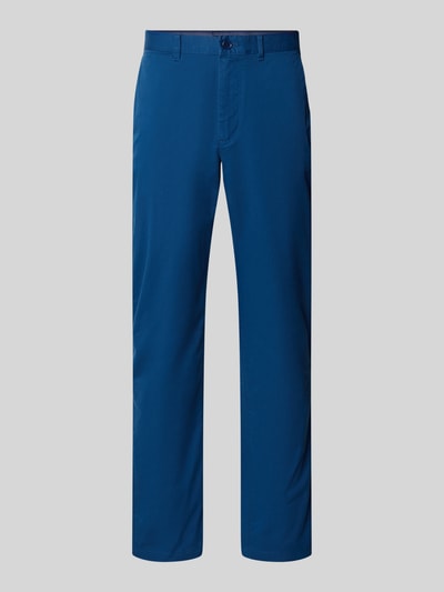 Produktfoto, Regular Fit Chino aus Baumwoll-Mix Modell "Denton" von Tommy Hilfiger, Optik: Unifarben, Passform: Regular-Fit, Logo-Patch, Gürtelschlaufen, Knopf und verdeckter Reißverschluss, seitliche Eingrifftaschen, Gesäßtaschen mit Knopf, Material: Baumwoll-Mix, blaue glatte Textur.