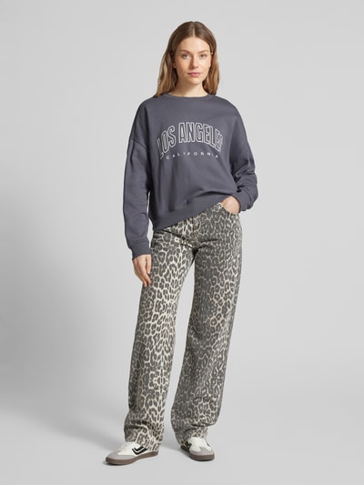 Only Regular Fit Sweatshirt mit Baumwolle und Schriftzug-Print Modell 'SWEAT LIFE' Rauchblau 1