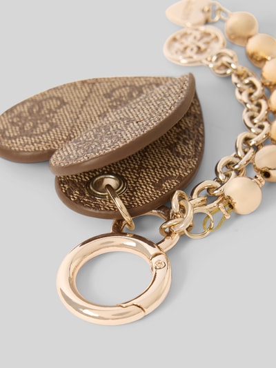 Produktfoto, Schlüsselanhänger mit Logo-Detail von Guess mit Logo-Prägung, Ketten-Optik, Karabinerhaken, goldene und braune Farben, strukturierte Oberfläche