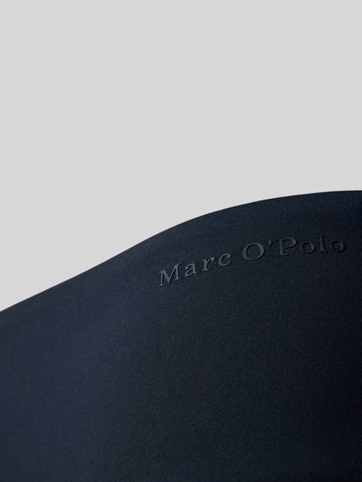 Produktfoto, Bikini Slip mit Label-Detail von Marc O'Polo in dunklem Unifarben, Stretch-Webstruktur, glatte Oberfläche, dezentes Markenlogo