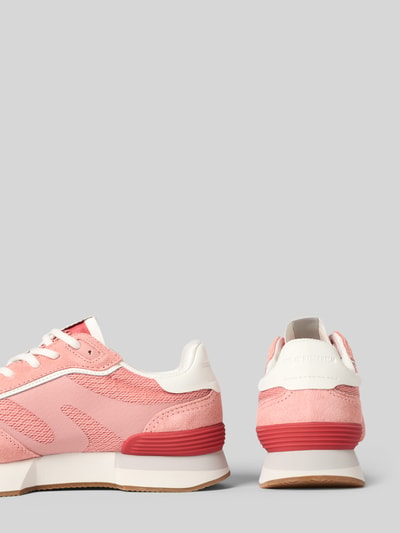 Produktfoto, Low Top Sneaker aus echtem Rindsleder von Marc O'Polo, unifarben in Rosa, leicht profilierte Sohle, Veloursstruktur, Label Print.