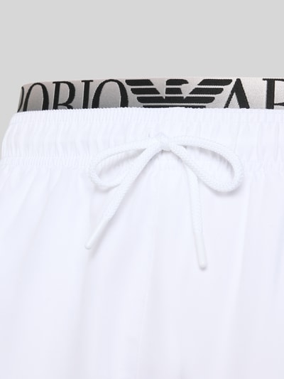 Produktfoto, Relaxed Fit Badeshorts mit Logo-Stitching von Emporio Armani in Weiß mit elastischem Bund und Tunnelzug, Herren Badeshorts