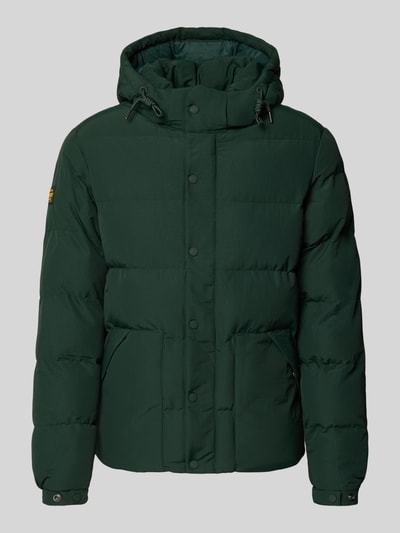 Produktfoto, grüne Steppjacke mit Kapuze, Kordelzug, Druckknöpfen, Label-Patch, Modell 'CLASSIC EVEREST' von Superdry
