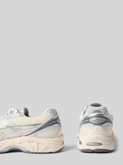 Produktfoto, Sneaker mit Label-Detail von ASICS TIGER, Material-Mix in Beige und Grau, strukturierte Sohle, abgerundete Passform, Rückansicht, Kontext: Damen Sneaker, Schnürverschluss, 4 cm Absatzhöhe, 8 cm Schafthöhe und Schaftweite.