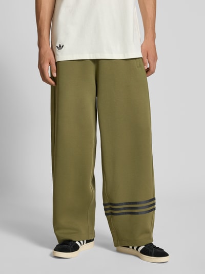 adidas Originals Wide fit sweatpants met logo-applicatie, model 'LO' Olijfgroen - 4