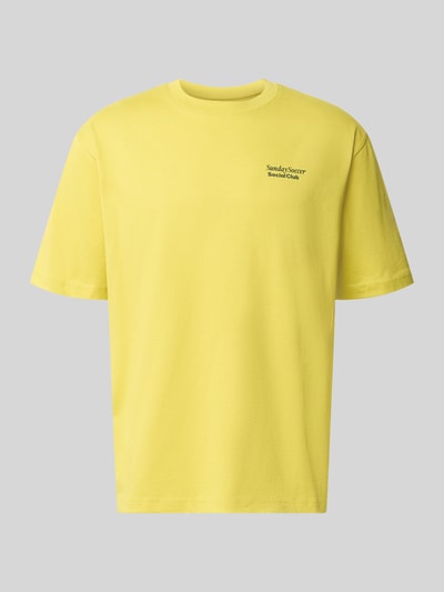 Produktfoto, T-Shirt mit Statement-Print Modell 'BENJI' von MCNEAL in Gelb, lockerer Schnitt, Rundhalsausschnitt, glatte Textur, Herren T-Shirt, Rückenlänge bei Größe M 66 cm
