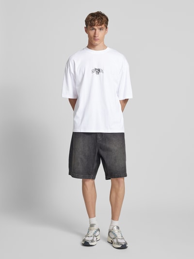 REVIEW T-shirt o kroju oversized z okrągłym, prążkowanym dekoltem Biały 1