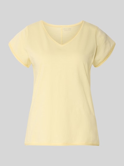 Productfoto, T-Shirt met V-hals van Christian Berg Woman in lichtgeel, katoen, regular fit, rolzoom, ruglengte maat S 59 cm.