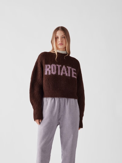 ROTATE Cropped Pullover mit Label-Print Dunkelbraun 4