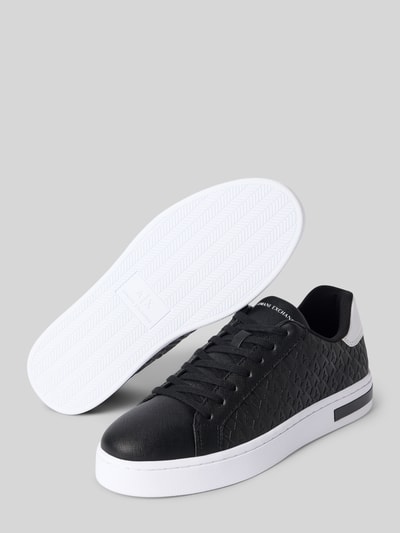 Produktfoto, Sneaker mit Logo-Muster Modell 'LONDON SAFFIANO' von Armani Exchange, Schwarz mit weißer Sohle, Saffiano-Struktur, Abgerundete-Spitze, Schnürung, Herren, Absatzhöhe bei Größe 44: 3 cm, Schafthöhe: 8 cm, Schaftweite: 8 cm
