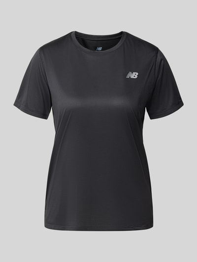 Produktfoto, Regular Fit T-Shirt mit Logo-Print von New Balance, schwarz, glatte Oberfläche, kurze Ärmel, verlängerte Rückseite, Damen T-Shirt