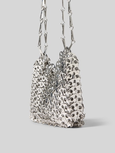Produktfoto, Crossbody Bag mit Label-Details von Rabanne in Metallic-Silber mit Gliederketten-Optik, Struktur glänzend, offene Seitenansicht.
