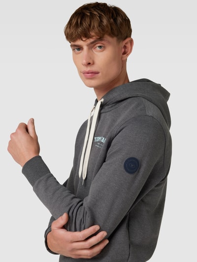 Tom Tailor Hoodie mit Label-Detail Dunkelgrau Melange 3