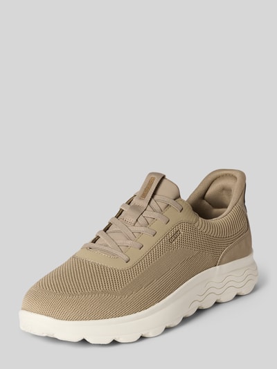 Produktfoto, Slip-on-Sneaker mit profilierter Sohle Modell 'SPHERICA' von Geox in Beige mit abgerundeter Spitze, Schlupfform, strukturierter Oberfläche.