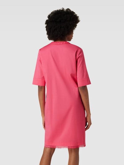 Marc Cain Knielanges Kleid mit V-Ausschnitt Pink 5