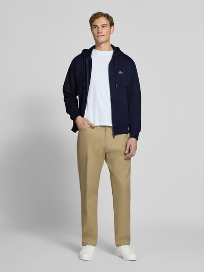 Mannelijk model draagt regular fit sweatjack van katoenmix Regular Fit Sweatjacke aus Baumwoll-Mix van Lacoste, Heren sweatjack, Ganzlichaamsaanzicht van voren