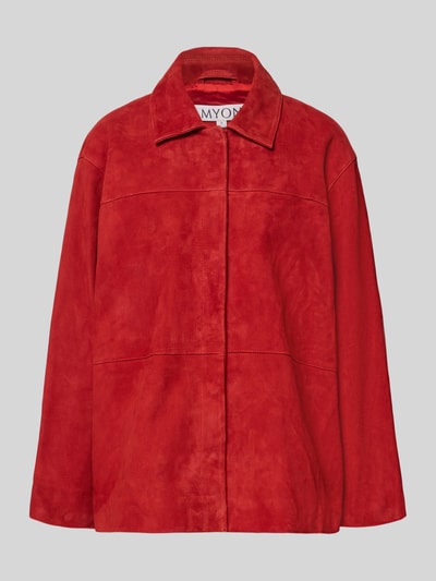 Produktfoto, Lederjacke aus echtem Leder von MYON in kräftigem Rot, glatte Velours-Textur, lockere Passform, Umlegekragen, Ziernähte