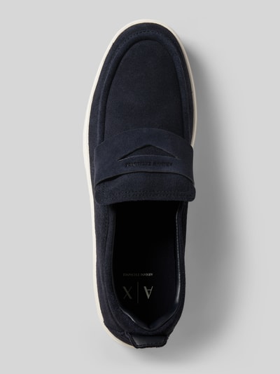 Produktfoto, dunkelblauer Loafer aus echtem Leder Modell 'London' von Armani Exchange, glatte Sohle, abgerundete Passform, Herren, Absatzhöhe 4 cm, Schafthöhe 8 cm, Schaftweite 13 cm, Obermaterial fein strukturiert, schlichte Linien