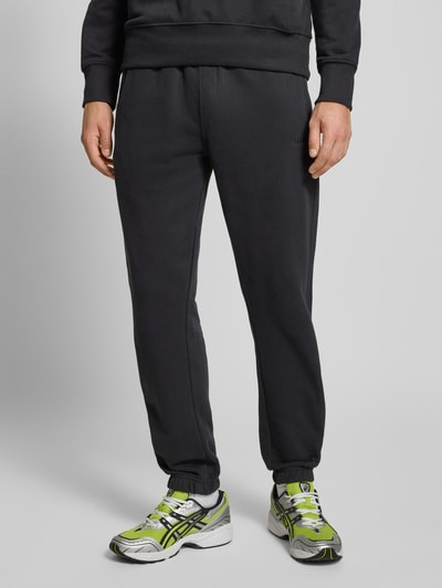 Ellesse Spodnie dresowe o kroju regular fit z wpuszczanymi kieszeniami model ‘ORVINIO’ Czarny 4