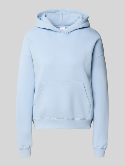 Produktfoto, Regular Fit Hoodie mit Känguru-Tasche Modell 'Iconic' von Gina Tricot, mieszanka bawełny, krój regular fit, elastyczne wykończenia, jasnoniebieski