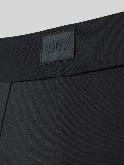 Produktfoto, figi Slip mit elastischem Bund und Label-Patch von Mey, czarny, mieszanka modalu z dodatkiem streczu, dopasowany krój, elastyczny pas, naszywka z logo