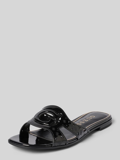 Produktfoto, schwarze Sandalette mit Logo-Muster Modell 'CIESTA' von Guess, glatte Sohle, Schlupfform, Absatzhöhe 2 cm, Größe 40.