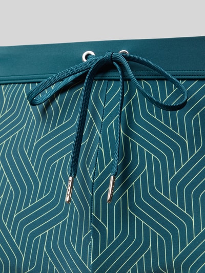 Produktfoto, Slim Fit Badehose mit Tunnelzug von Schiesser in Grün mit grafischem Muster, elastischer Material-Mix, Detailaufnahme