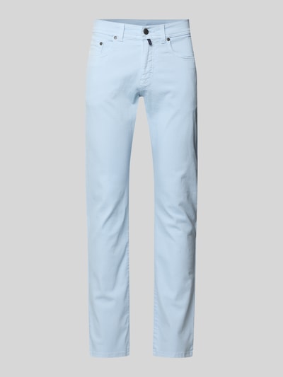 Produktfoto, Jeans mit Label-Detail Modell 'Lyon' von Pierre Cardin in Hellblau aus Baumwoll-Mix mit Stretch-Anteil, Regular-Fit, Eingrifftaschen, Bundweite 41 cm, Innenbeinlänge 80 cm bei Größe 32/32.