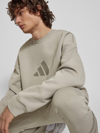 ADIDAS SPORTSWEAR Oversized sweatshirt met labelprint Taupe - 3