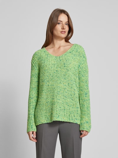 Christian Berg Woman Gebreide pullover met V-hals Appeltjesgroen - 4