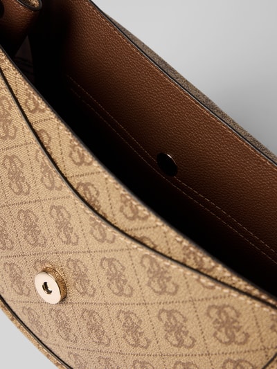 Produktfoto, Schultertasche mit Label-Applikation Modell 'COLEEN' von GUESS, braunes Kunstleder mit Allover-Brand-Print, Magnetverschluss, strukturierte Oberfläche, breiter Schulterriemen, geräumiges Hauptfach, Maße 29x19x8 cm, Reißverschluss, Innenansicht