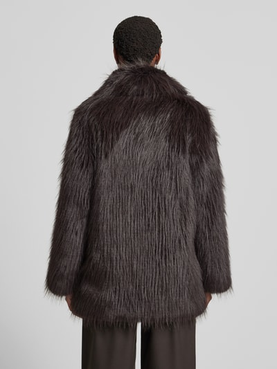 Selected Femme Płaszcz z imitacji futra o kroju regular fit z zapięciem na haftki model ‘BREA’ Ciemnobrązowy 5