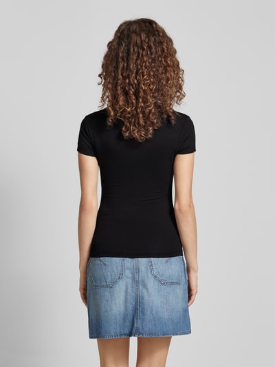 Gina Tricot T-Shirt mit geripptem Rundhalsausschnitt Black 5