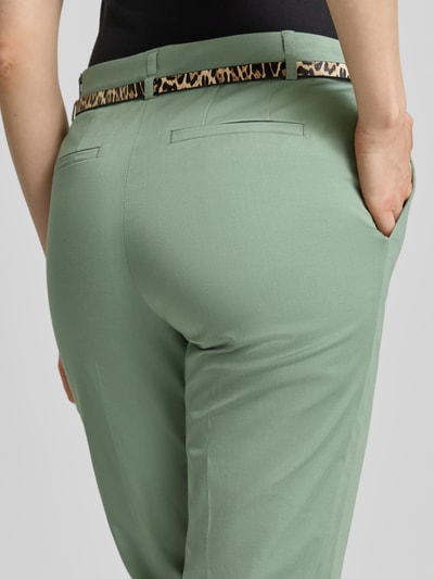 Christian Berg Woman Spodnie o kroju slim fit w skróconym kroju z paskiem Trzcinowy 3