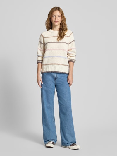 Pieces Sweter z dzianiny o kroju regular fit z raglanowymi rękawami model ‘NELIA’ Złamany biały 1