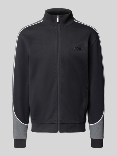 Produktfoto, Regular Fit Sweatshirt aus Baumwoll-Mix von BOSS, Optik: Unifarben, Label-Applikation aus Metall, Galonstreifen, Stehkragen, Langarm, Ärmelabschluss und Rumpfabschluss: gerippt, Materialverarbeitung: Sweat, Material: Baumwoll-Mix, schwarze und graue Farbakzente, glatte Textur.