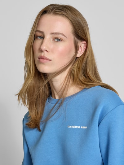 Colourful Rebel Relaxed Fit Sweatshirt mit Rundhalsausschnitt Rauchblau 3