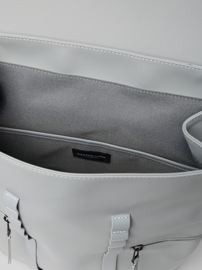 Produktfoto, Rucksack mit Logo-Detail Modell 'SPLÄSH 2.0' von GASTON LUGA in Grau, glatte Oberfläche, Innenfach, minimalistisches Design, Herren Rucksack