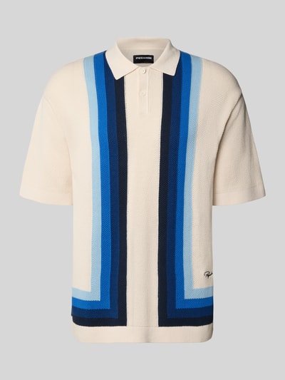 Produktfoto, Relaxed Fit Poloshirt in Strick-Optik Modell 'Tellero' von Pegador in Creme mit blauen Streifen, Reine Baumwolle, Kurzärmelig, Polokragen, Rückenlänge bei Größe M 73 cm.