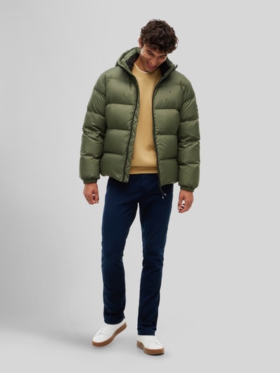 Tommy Jeans Relaxed Fit Daunenjacke mit Kapuze Oliv 1