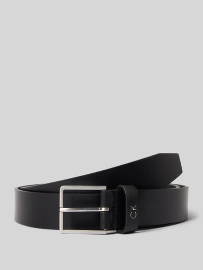 Produktfoto, Gürtel aus Leder mit Dornschließe von CK Calvin Klein in Schwarz mit Label-Detail, klassische Form, Breite 3,5 cm.