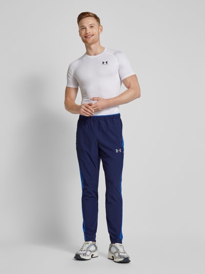 Under Armour Slim Fit Sweatpants mit Logo-Print Modell 'Vanish Utility' Dunkelblau 1