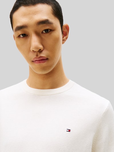 Tommy Hilfiger Sweter o kroju regular fit z mieszanki bawełny i kaszmiru Złamany biały 3