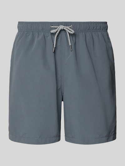 Produktfoto, Badehose mit Gesäßtasche und Logo-Stitching von MCNEAL, Loose-Fit, elastischer Bund mit Kordelzug, Farbton Grau, glatte Textur