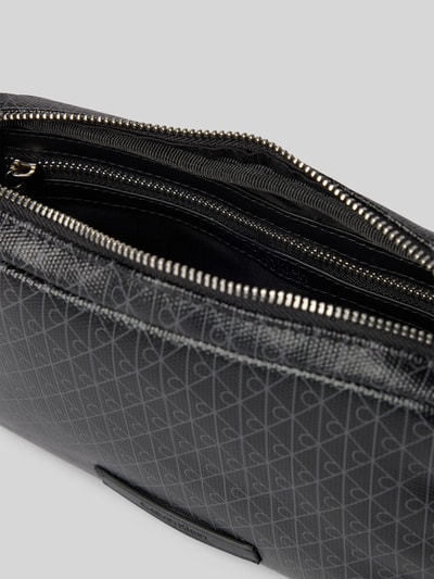 Productfoto, 'Tasche aus Rindsleder mit Trageschlaufe' van CK Calvin Klein, zwart rundleer met logomotief, ritsvak, labeldetail, afneembare draaglus, 20x13x3 cm, schouderriem 20 cm