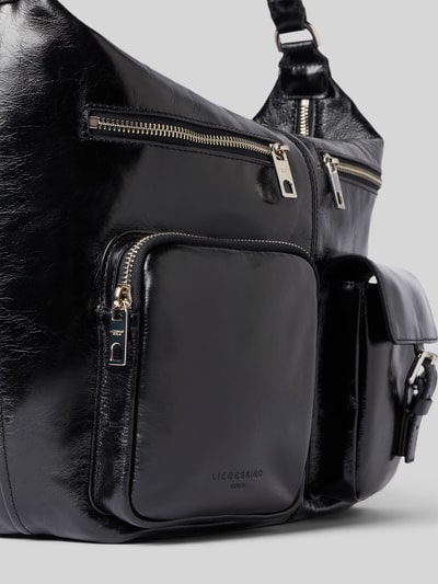 Produktfoto, Handtasche aus Leder mit diversen Fächern Modell 'ANDREA HOBO M' von LIEBESKIND BERLIN, Echtleder, Hauptfach mit Reißverschluss, Label-Detail, Schulterriemen, Maße: 41x33x14 cm, Riemenlänge 56 cm, glänzende schwarze Oberfläche, sichtbare Textur, silberne Metall-Details.